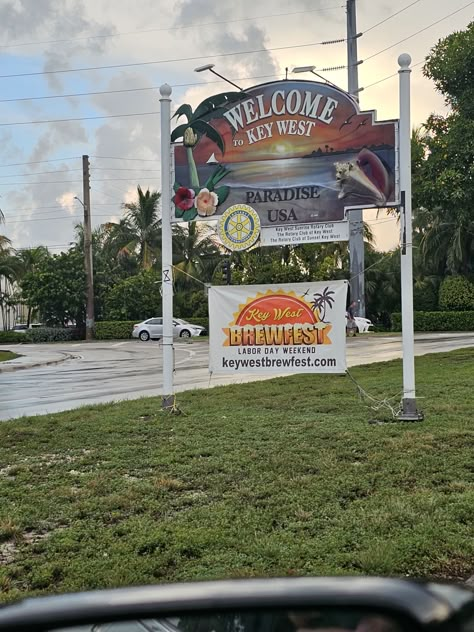 😀Finally, that magical moment when you spot the 'Welcome to Key West' sign. It's more than a destination; it's an attitude, a state of mind. Get ready for island time and let the Key West experience begin! 🌴☀️🌊 #WelcomeToKeyWest #KeyWestBound #KeyWest #KeyWestParadise😍 Key West Aesthetic, Key West Sign, My Dreams Will Come True, West Aesthetic, Board Night, Dreams Will Come True, Spotify Aesthetic, Party In The Usa, Florida Life