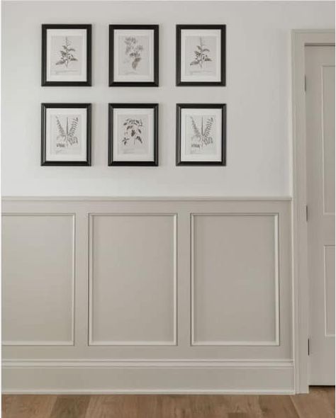 Lambriseringen Gang, Warm Neutral Paint Colors, Painted Wainscoting, Living Room Panelling, Dark Trim, Paint Combinations, Hallway Designs, Neutral Paint, Wall Trim