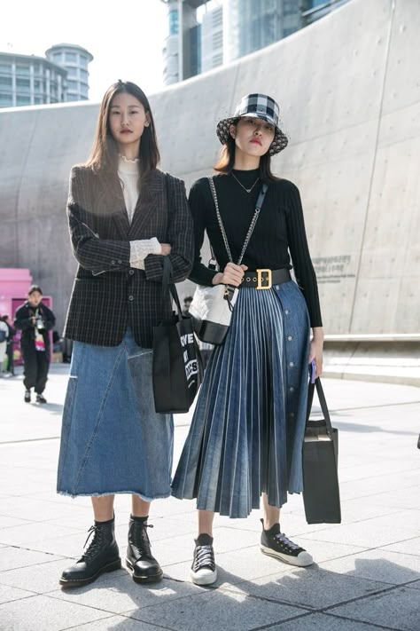 Cardigans | 9 Fashion Trends You're Going to See Everywhere in 2020 | POPSUGAR Fashion Photo 2 Seoul Fashion Week Street Style, London Street Fashion, 2020 Street Style, Fashion Week Spring 2020, Seoul Fashion Week, Seoul Fashion, 2020 Fashion Trends, Asian Street Style, Looks Street Style