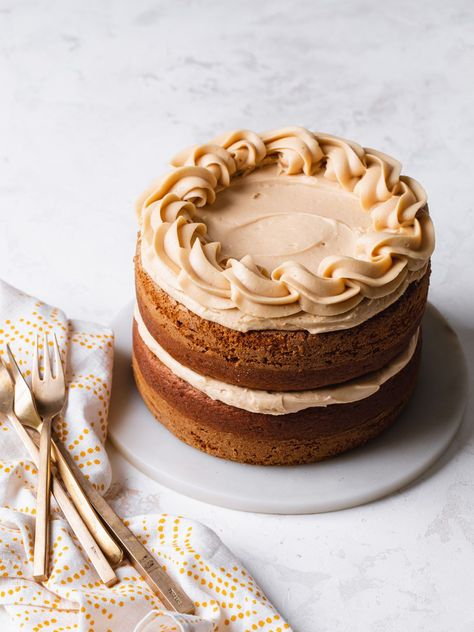 This 6-inch Pumpkin Cake is made up of two layers of super moist, pumpkin spice cake with coffee cream cheese frosting. Think of all of your favorite Pumpkin Spice Latte flavors, but as a layer cake! Cake With Coffee Frosting, Sally Special, Pumpkin Spice Latte Cake, Pumpkin Spice Cake Recipe, Coffee Frosting, Chai Cake, Cake With Coffee, Layer Cake Recipes, Pumpkin Spice Cake