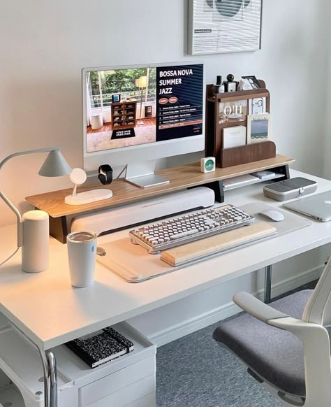 Minimal Desk, Modern Home Office Desk, Small Office Design, Home Studio Setup, Desk Inspiration, Workspace Inspiration, Workspace Design, Modern Home Office, Home Office Setup