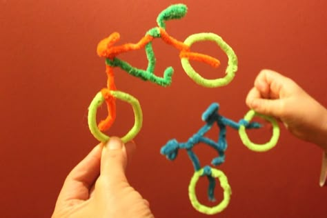 Pipe Cleaner Bicycle - My Kid Craft                                                                                                                                                                                 More Bike Rodeo, Bicycle Party, Bicycle Crafts, Craft Paper Wrapping, Craft Pipe Cleaner, Bike Craft, Thanksgiving Activities Preschool, Bike Party, Knitting Needle Storage