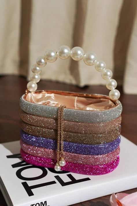 Fancy Clutch Purse, Fancy Clutch, Hand Beaded Bag, Pearl Top, Pearl Bridal Headband, Sac Diy, Bags Inspiration, Purse Tutorial, Embellished Bags