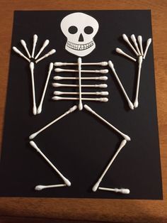 Mummy Candles, Skeleton Craft, Moldes Halloween, Halloween Crafts Preschool, Fun Halloween Crafts, Halloween Arts And Crafts, Halloween Preschool, Adornos Halloween, A Skeleton