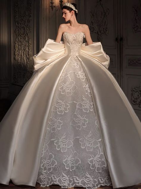 wedding clothing Pretty Wedding Dresses, Top Wedding Dresses, Dream Wedding Ideas Dresses, Fairytale Dress, Fantasy Dress, Gown Wedding, Wedding Dress Inspiration, Ball Gowns Wedding, A-line Wedding Dress