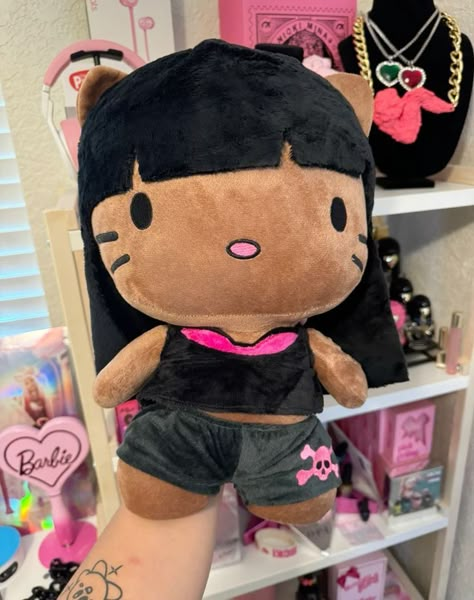 Long Black Hair With Bangs, Black Hair With Bangs, Hello Kitty Style, Kitty Style, Charmmy Kitty, Hello Kitty Accessories, Pink Hello Kitty, Hair With Bangs, Pink Girly Things