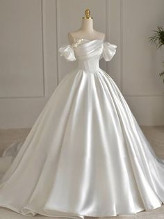 Big Satin Wedding Dress Ball Gowns, Belle Wedding Dress, Dress Creator, Fancy Wedding Dresses, Pretty Wedding Dresses, Heavy Industry, Princess Ball Gowns, Dream Wedding Ideas Dresses, Pretty Prom Dresses