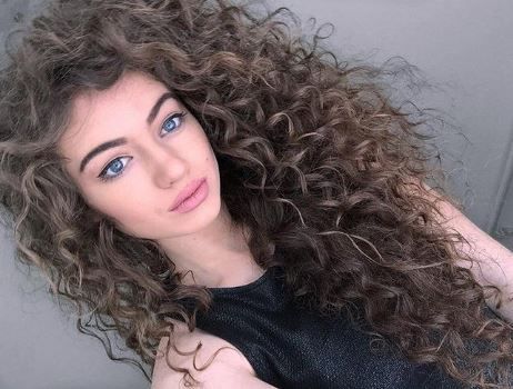 What are the Different Perming Hair Styles? Perming Hair, Hair Styles Natural, Hairstyles Long, Long Curly Hair, Super Ideas, Long Curly, Perm, Curly Hair, Modern Style