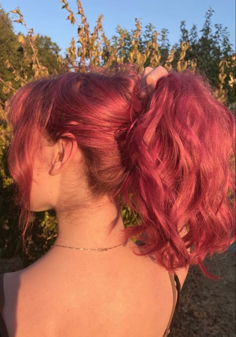 Raspberry Hair, 60 Hair, Pink Hair Dye, Strawberry Hair, Red Hair Inspo, Dyed Hair Inspiration, Hair Dye Ideas, Pretty Hair Color, Hair Stylies