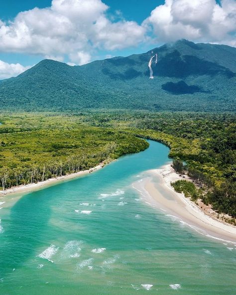 Once again, @tropicalnorthqueensland has proven that green and blue make a dreamy holiday colour combo! 🌴🌊 @freestyleaerials wandered into… Sand Island, Daintree Rainforest, Coastal Holiday, Port Douglas, San Nicolas, North Queensland, Helicopter Tour, Colour Combo, Holiday Pictures