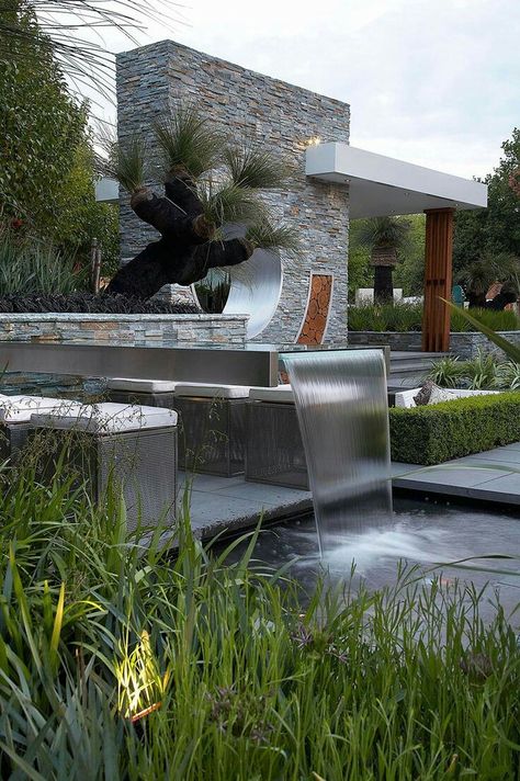 A touch of luxury Fun Backyards, Table Fountain, Water Architecture, Chelsea Garden, Backyard Water Feature, Modern Garden Design, Luxury Garden, Water Features In The Garden, Backyard Pool Designs