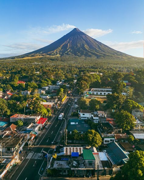 Mount Mayon, located in the province of Albay in the Bicol Region of the Philippines, offers a stunning and iconic view from various vantage points, including Camalig. As you gaze upon this majestic volcano from Camalig, you'll likely see its perfectly symmetrical cone rising dramatically from the surrounding landscape. The volcano's profile is often described as the epitome of beauty and symmetry, making it one of the most picturesque natural landmarks in the Philippines. 📸Junel Mujar #Mo... Mount Mayon, Bicol Region, Datu Puti, Places In The Philippines, Regions Of The Philippines, Fairy Life, Broken Screen Wallpaper, Best Shots, Southeast Asia Travel