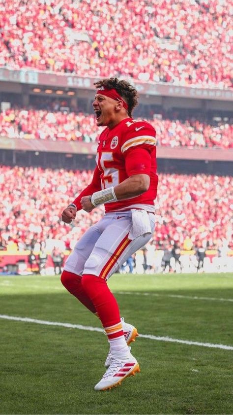 Patty Mahomes, Pat Mahomes, Chiefs Wallpaper, God Of Football, Nfl Chiefs, Kansas Chiefs, Kc Football, Chiefs Kingdom, Nfl Football Art