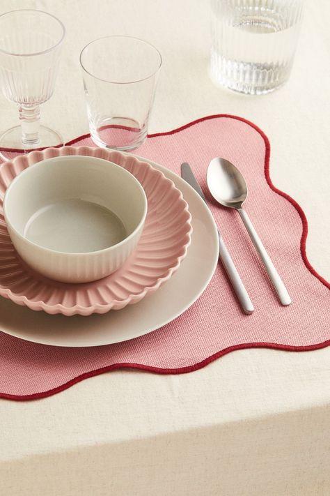 Table Setting Decor, Small Sewing, H&m Home, Red Art, Colorful Table, Powder Pink, Table Style, Scalloped Edge, Decoration Table