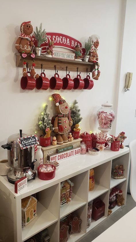 Gingerbread hot cocoa station bar Gingerbread Hot Chocolate Bar, Christmas Kitchen Decor Gingerbread, Hot Chocolate Bar Home Decor, Christmas Decor Coffee Bar, Gingerbread Christmas Display, Hot Cocoa Station Kitchen, Coffee Cocoa Bar Ideas, Hot Cocoa Christmas Bar, Coffee Station Christmas Decor