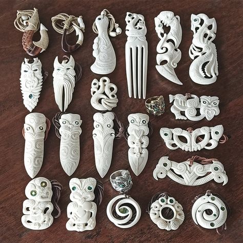 Cow Skull Decor, Dremel Crafts, Antler Crafts, Dremel Carving, Maori Patterns, Maori Tattoo Designs, Maori Designs, Nz Art, Bone Crafts