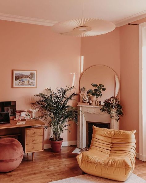 Terracotta Living Room, Sleeping Room, Rose Wall, Pink Interior, Guest Bedrooms, Wall Paint, Home Inspo, Living Room Decor, Bedroom Decor