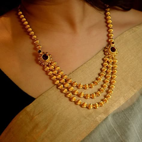 Indian Gold Necklace Designs, Neck Pieces Jewelry, Gold Jewelry Outfits, New Gold Jewellery Designs, Fancy Jewelry Necklace, Pearl Jewelry Design, Beautiful Gold Necklaces, Gold Mangalsutra Designs, Pearl Necklace Designs