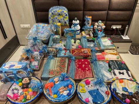 Baby products packing New Born Baby Boy Gift Packing, Seervarisai Thattu, Baby Shower Packing Ideas, Baby Gift Packing Ideas, Baby Decoration Ideas, Baby Gift Packs, Baby Shower Hamper, Newborn Gift Basket, Baby Boy Gift Baskets