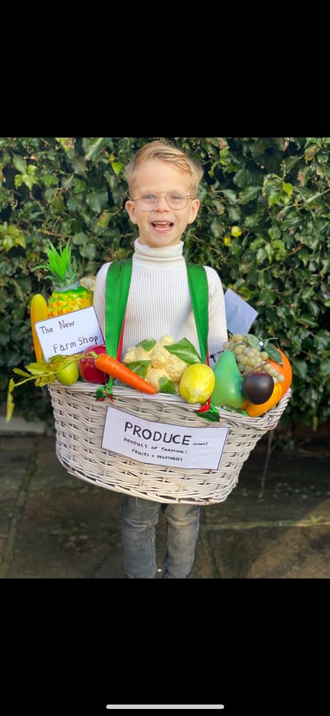 Produce costume with fruit and vegetables for world book day word parade Fruits And Vegetables Fancy Dress Ideas, Cartoon Day Costume, Vegetable Dress For Kids, Vegetable Costumes Diy, Vegetable Fancy Dress For Kids, Vegetable Costumes For Kids Diy, Fruit Fancy Dress, Vegetable Dress, Vegetable Costumes