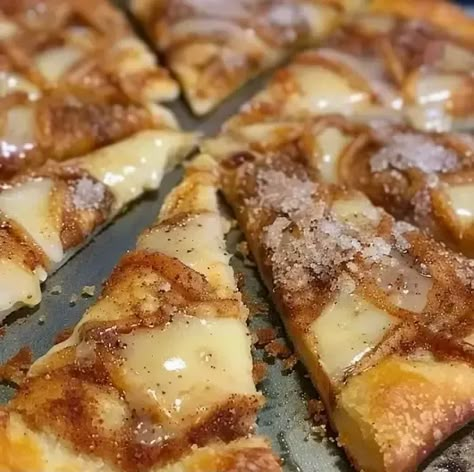 Cinnamon-Sugar Pizza made with Crescent Rolls – Naomi's Recipes Sweet And Crunchy Cinnamon Pizza, Cinnamon Sugar Crescents, Cinnamon Sugar Pizza, Cinnamon Snacks, Cinnamon Sugar Crescent Rolls, Lemon Sugar Cookies Recipe, Swim Biscuits, Dessert Pizzas, Onion Potatoes