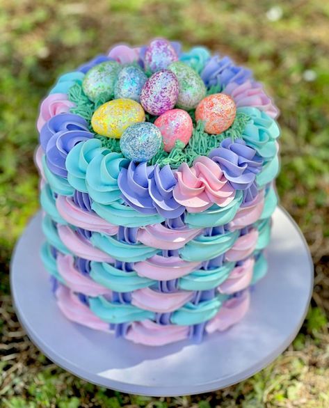 Why hello gorgeous 😍 Basketweave buttercream cake perfect for Easter 🐣 . . . . . . #cakedecorating #cakeart #basketweave #buttercream… | Instagram Easter Cake Ideas, Easter Cake Designs, Easter Themed Cakes, Easter Desserts Cake, Frosting Decorating, Spring Flavors, Easter Cake Decorating, Easter Basket Cake, Basket Cake