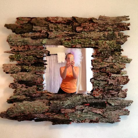 Home DIY tree bark mirror, Rustic Tree Bark Art, Tree Bark Crafts, Bark Idea, Bark Crafts, Spiegel Diy, Birch Bark Crafts, Rustic Wood Crafts, Wood Bark, Diy Tree