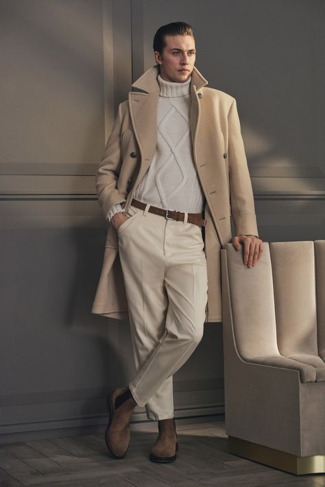 Brunello Cucinelli Fall 2024 Menswear https://www.vogue.com/fashion-shows/fall-2024-menswear/brunello-cucinelli/slideshow/collection#31 Italian Chic, Black Men Fashion Casual, Color Combinations For Clothes, Mens Casual Outfits Summer, Brunello Cucinelli Men, Fall Winter 2024, Men Fashion Casual Outfits, Black Men Fashion, Mens Winter Fashion