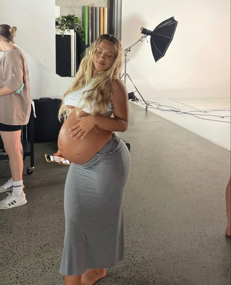 Cute Pregnancy Outfits Black Women, Hot Pregnancy Outfits, Pregnancy Fits, Summer Pregnancy Outfits, Pregnant Outfits, 00s Mode, Pregnancy Belly Photos, Cute Pregnancy Pictures, Tammy Hembrow