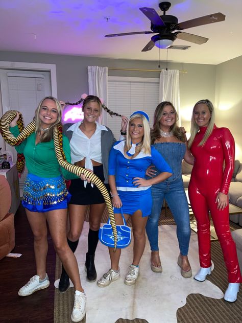 90s Brittany Spears, Hoco Celebrity Day Ideas, Britney Spears Flight Attendant Costume, Britney Spears Costume Red Jumpsuit, Halloween Costumes Brittany Spears, Brittney Spears Outfit Iconic, Halloween Costumes 90s Movie Characters, Brittney Spears Costume Ideas Snake, Britney Spears Circus Costume