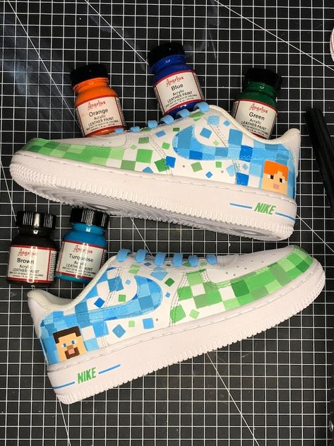 Painted Sneakers Diy, Minecraft Shoes, Sneaker Diy, Shoe Customs, Painted Nikes, Art Shoes, Youthful Design, Sneaker Design, Hand Painted Gifts