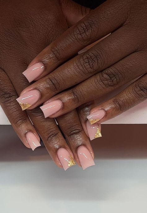 Natural Nails Acrylic With Design, Proposal Nails Square, Class Nail Design, Cute Natural Acrylic Nails Short, Nail Art Classy Elegant, Nails For Black Women Dark Skin, Short Square Nude Nails, Natural Color Acrylic Nails, Short Square Shape Nails