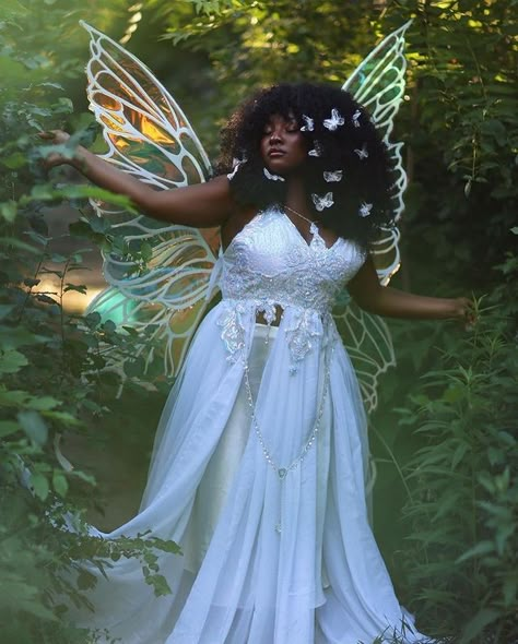 Black Fairy Aesthetic, Fae Outfit, Magic Fantasy Art, Ethereal Love, Fairycore Butterfly, Butterfly Magic, Fae Art, Fairy Photoshoot, Fairies Photos