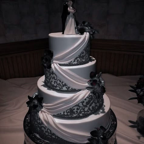 Black Themed Wedding Cake, Black And White Wedding Makeup, White Gothic Wedding Cake, Black Wedding Venue Aesthetic, Black Wedding Elegant, Black And White Wedding Cake Ideas, Black Quinceanera Theme Decorations, Mafia Wedding Cake, Black Quinceanera Cake