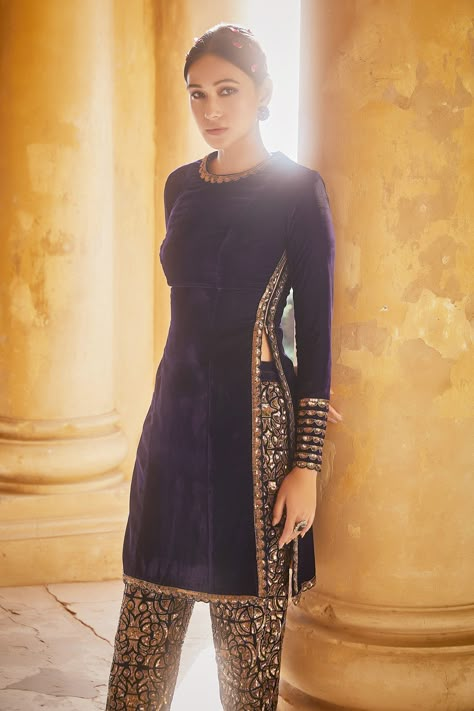 Buy Blue Velvet Embroidery Round Kurta And Pant Set For Women by Vvani by Vani Vats Online at Aza Fashions. Velvet Dress Styling, Velvet Suits Women Indian, Velvet Suit Design, Vani Vats, Velvet Kurta, Velvet Embroidery, Trendy Outfits Indian, Dress Styling, Velvet Dress Designs