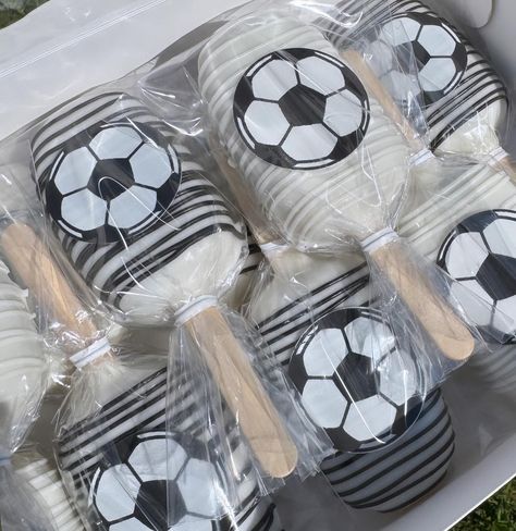 Soccer cakesicles ⚽️ Can do any sport with your team colors! DM me to place an order! 🏀⚾️🏈 #cakesicles #soccer #soccertreats #treatmaker #dipped #dippedtreats #chocolovers #chocolatedipped #shopsmall #desserts #hanford #visalia Soccer Cakesicles, Soccer Treats, Sweet Treats Ideas, Cake Popsicles, Treat Business, Soccer Party, Chocolate Dipped, Themed Cakes, Dessert Ideas