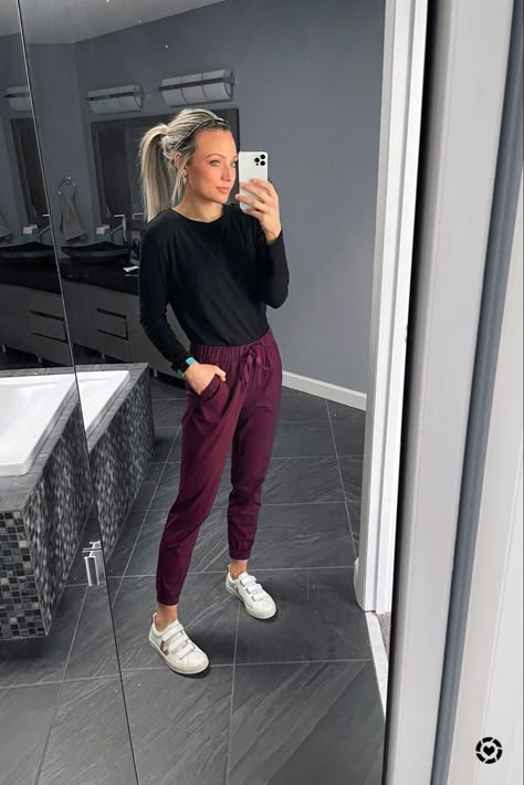 Work Joggers Women, Joggers Athletic Outfit, Plum Joggers Outfit Women, Button Down Shirt Leggings Outfit, Jogger Professional Outfit, Lululemon Outfit Joggers, Jogger Hiking Outfit, Joggers Workout Outfit, Lululemon Business Casual