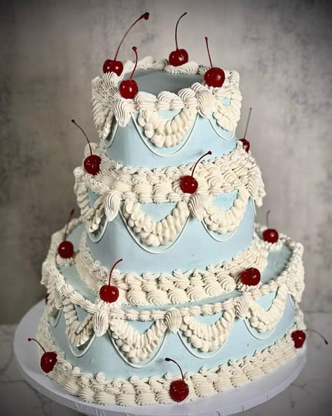 Retro Wedding Cakes, Heart Shaped Wedding Cakes, Wedding Cake Ribbon, Vintage Sweets, Tiered Cake Design, Vintage Cakes, Heart Shaped Cakes, Wedding Cakes Vintage, Fashion Cakes