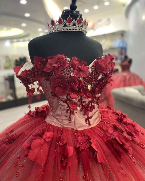 Red Paris Quinceanera Theme, Red And Gold Quince Dress, Maroon Quinceanera Dresses, Hollywood Quince, Dark Red Quinceanera Dresses, Red Quinceanera Ideas, Quinceanera Red, Burgundy Quinceanera Dresses, Quince Stuff