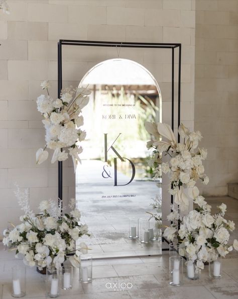 A Mirror Welcome Board is a great way to add to your wedding, let the guest taking pictures on your special day and let the world know! Wedding Mirror Guest Book, Elegant Wedding Welcome Sign Mirror, Modern Lux Wedding, Welcome Wedding Sign Entrance Mirror, Wedding Welcoming Board, Mirror For Wedding Decor, Mirror Welcome Sign Engagement, Wedding Welcome Sign Mirror With Flowers, Welcome To Wedding Mirror