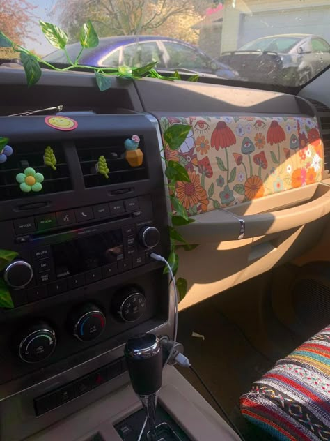 Combi Hippie, Aesthetic Mushrooms, Cars Flowers, Car Interior Diy, Hippie Car, Kombi Home, Decor Christmas Home, Girly Car Accessories, Car Deco