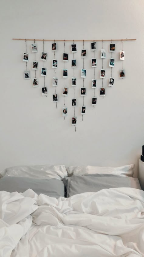 Wall Decor Bedroom Polaroid, Sticking Photos On Wall Ideas, Cute Ways To Hang Up Pictures In Room, Photos On Ceiling, Polaroid Wall Hanging, Hanging Pictures On The Wall With String, Ways To Hang Up Pictures In Bedroom, Cute Ways To Hang Pictures Bedrooms, String Picture Wall Ideas