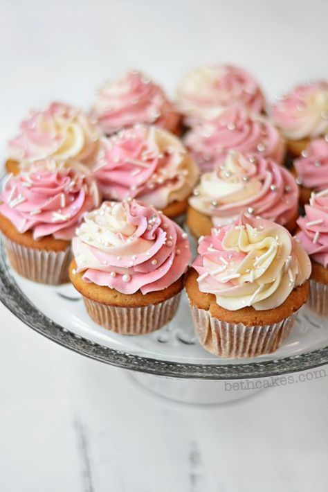 Champagne Frosting, Garden Cupcakes, Champagne Cupcakes, Dessert Gifts, Baby Shower Cupcakes, Yummy Cupcakes, Food Cakes, Let Them Eat Cake, Cupcake Recipes