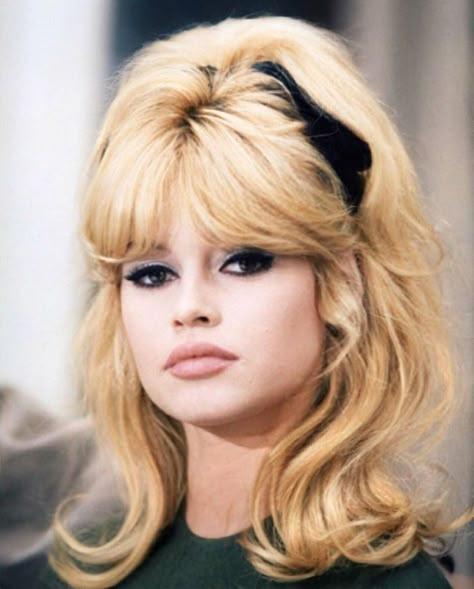 Bardot Hair, 60s Makeup, Bridgette Bardot, 60s Hair, Bridget Bardot, Long Blonde, Brigitte Bardot, Old Hollywood, Makeup Inspo