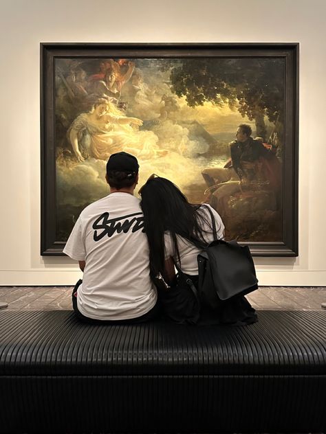 Art Museum Date Aesthetic, Couple Museum Date, Painting Date Aesthetic, Dream Dates Ideas, Museum Date Aesthetic, Museum Couple, Art Gallery Date, Art Museum Date, Dates Aesthetic