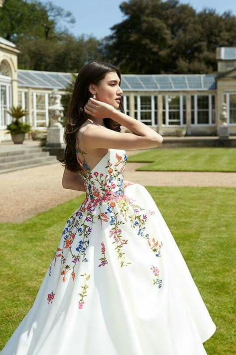 Mexican Wedding Dress, Embroidered Wedding Dress, Boda Mexicana, Rainbow Wedding, Floral Wedding Dress, Fashion Gowns, Mexican Wedding, Nontraditional Wedding, Mexican Dresses