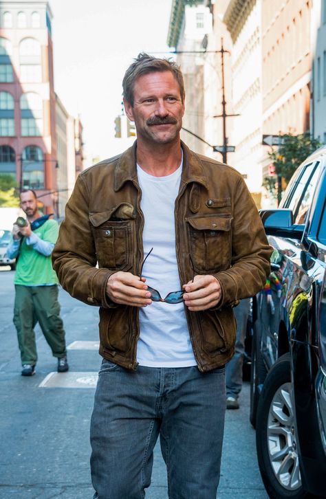 Beard Stubble, Rugged Gentleman, Aaron Eckhart, Moustaches Men, Mustache Styles, Mustache Men, Distressed Leather Jacket, Herren Style, Moto Biker Jacket