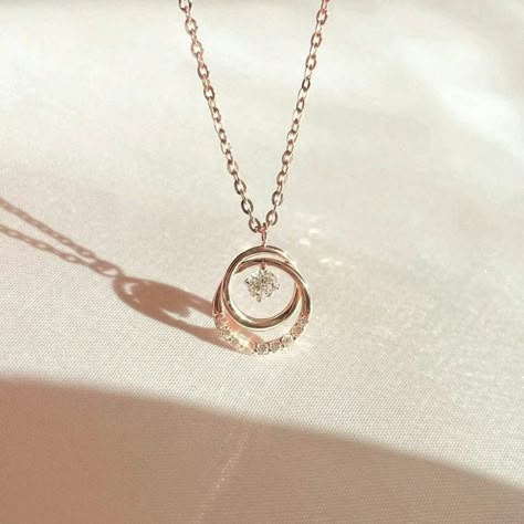 Real Rose Gold Jewelry, Gold Jewelry Simple Necklace Classy, Chain Lockets Gold Simple, Simple Jewelry Set, Vj Collection, قلادات متدلية, Hand Jewelry Rings, Jewelry Necklace Simple, Logam Mulia