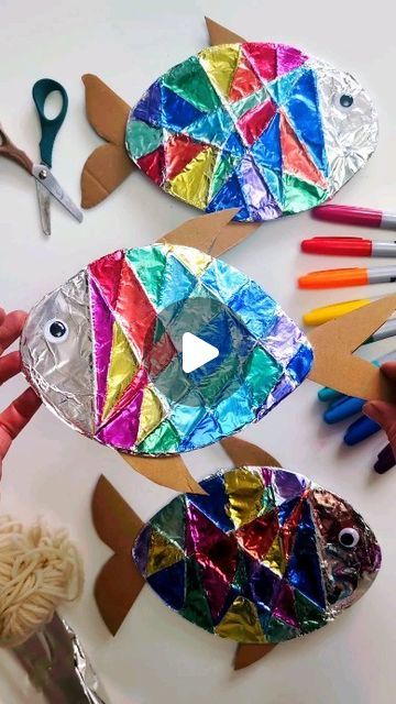 Fish Made From Recycled Materials, Tin Foil Fish Craft, Recycled Fish Craft, Mermaid Arts And Crafts For Kids, Squid Crafts For Kids, Fish Making Crafts, Sea Life Crafts For Kids, Turtle Kids Craft, Foil Painting For Kids Craft Ideas