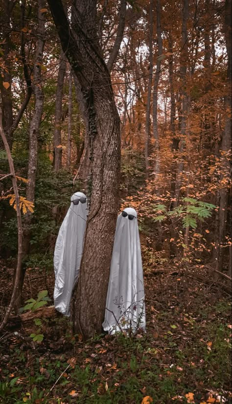 Sheet Ghost Photoshoot, Party Halloween Food, Ghost Shoot, Diy Halloween Scary, Ghost Photo, Ghost Photoshoot, Scary Party, Halloween Costumes For Adults, Halloween Shoot